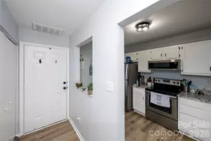6137 Windsor Gate Ln, Charlotte, NC 28215 - Photo 16