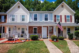 6137 Windsor Gate Ln, Charlotte, NC 28215 - Photo 1