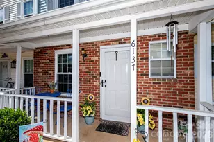 6137 Windsor Gate Ln, Charlotte, NC 28215 - Photo 2