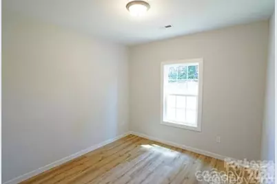 817 W Davidson Avenue, Gastonia, NC 28052 - Photo 10