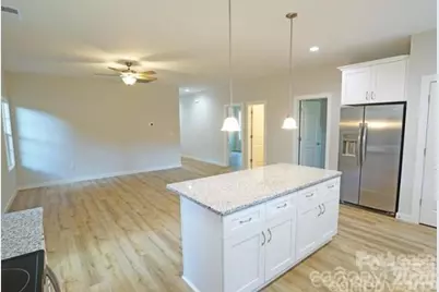 817 W Davidson Avenue, Gastonia, NC 28052 - Photo 4