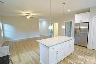 817 W Davidson Ave, Gastonia, NC 28052 - Photo 4