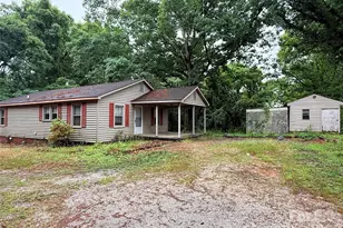 121 Travis Ln, Lancaster, SC 29720 - Photo 2