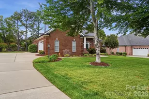8000 Tottenham Dr, Harrisburg, NC 28075 - Photo 2
