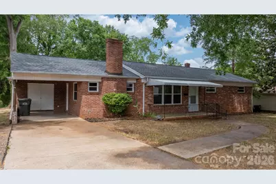 411 20th Avenue NE, Hickory, NC 28601 - Photo 2