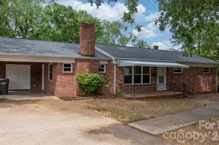 411 20th Ave NE, Hickory, NC 28601 - Photo 2