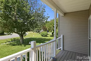 209 Beechnut Dr, Hendersonville, NC 28739 - Photo 4