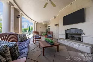 300 W 5th St, Charlotte, NC 28202 - Photo 34