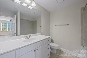 300 W 5th St, Charlotte, NC 28202 - Photo 18