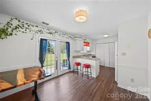 2726 Haversham Ct, Charlotte, NC 28216 - Photo 2