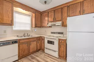 75 Laurelwood Dr, Marion, NC 28752 - Photo 2