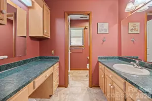 725 Sunridge Dr, Lincolnton, NC 28092 - Photo 32