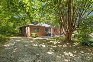 317 W D St, Salisbury, NC 28144 - Photo 2