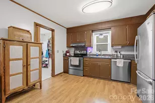 11 Summer Ln, Spruce Pine, NC 28777 - Photo 6