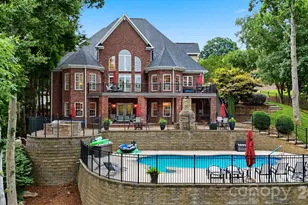 151 43rd Ave Dr NW, Hickory, NC 28601 - Photo 2