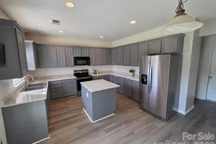 9120 Viscount Ln, Charlotte, NC 28269 - Photo 12