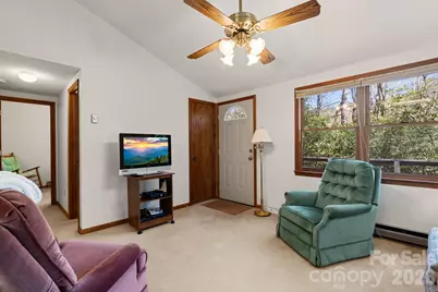 8977 Rose Hollow Avenue, Newland, NC 28657 - Photo 4