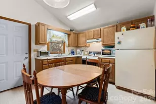 8977 Rose Hollow Ave, Newland, NC 28657 - Photo 6