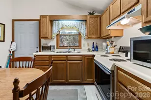 8977 Rose Hollow Ave, Newland, NC 28657 - Photo 8