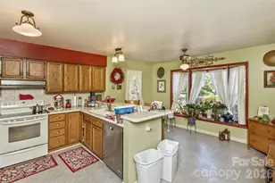 10 Applecross Rd, Weaverville, NC 28787 - Photo 14
