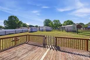 1607 McFarland Dr, Shelby, NC 28152 - Photo 4