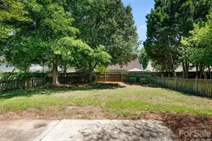 6208 Harburn Forest Dr, Charlotte, NC 28269 - Photo 22