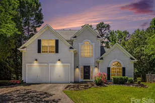 8800 Cavonnier Ln, Charlotte, NC 28216 - Photo 2