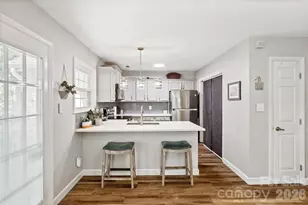 9486 Kings Falls Dr, Charlotte, NC 28210 - Photo 10