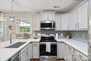 9486 Kings Falls Dr, Charlotte, NC 28210 - Photo 14