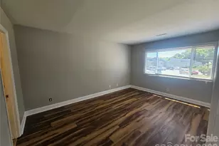 1050 21st Ave NW, Hickory, NC 28601 - Photo 8