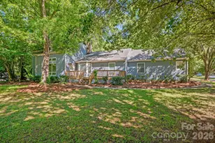 1775 Apple Tree Ln, Fort Mill, SC 29715 - Photo 2