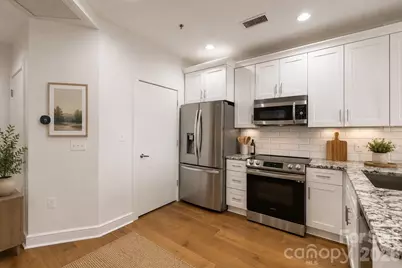 333 W Trade Street W #2002, Charlotte, NC 28202 - Photo 4