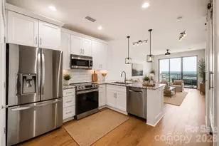333 W Trade Street W, Charlotte, NC 28202 - Photo 2