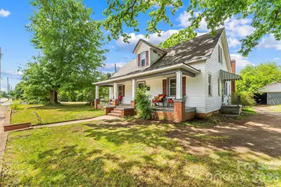 137 12th Street NW, Hickory, NC 28601 - Photo 2