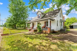 137 12th St NW, Hickory, NC 28601 - Photo 2