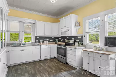 137 12th Street NW, Hickory, NC 28601 - Photo 12