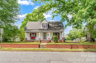 137 12th St NW, Hickory, NC 28601 - Photo 1