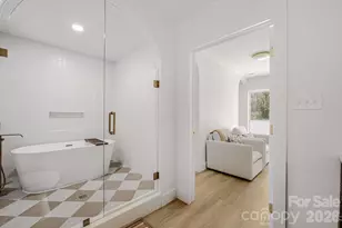 911 E Woodlawn Rd, Charlotte, NC 28209 - Photo 18