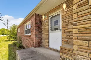 17 Hickory View Ln, Canton, NC 28716 - Photo 4