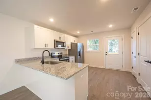 1036 12th St NE, Hickory, NC 28601 - Photo 8