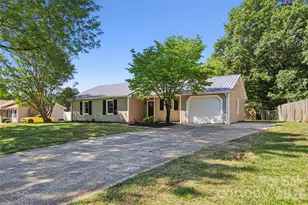 4711 Misty Hill Ln, Gastonia, NC 28056 - Photo 2