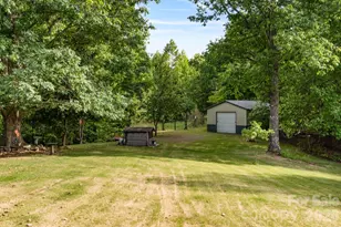 415 Reel Hollow Rd, Marion, NC 28752 - Photo 8