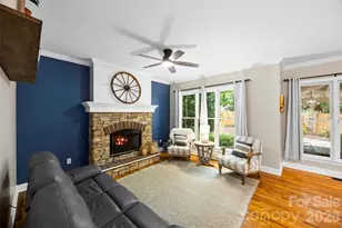 10112 Windtree Ln, Charlotte, NC 28215 - Photo 8