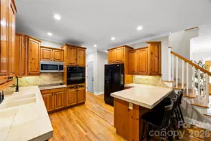 10112 Windtree Ln, Charlotte, NC 28215 - Photo 12