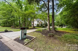 10112 Windtree Ln, Charlotte, NC 28215 - Photo 2