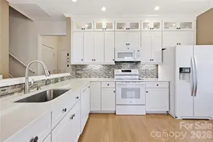 9510 Kestral Ridge Dr, Charlotte, NC 28269 - Photo 2