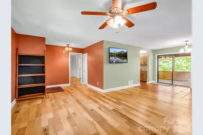 156 Deer Run, Hendersonville, NC 28739 - Photo 6