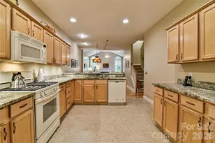 11 Outlook Cir, Swannanoa, NC 28778 - Photo 10