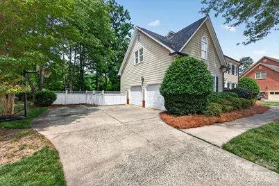 10216 Hollybrook Drive, Charlotte, NC 28277 - Photo 48