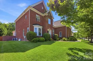 1825 Laveta Rd, Charlotte, NC 28269 - Photo 2